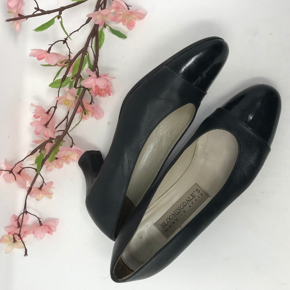 bloomingdales black pumps